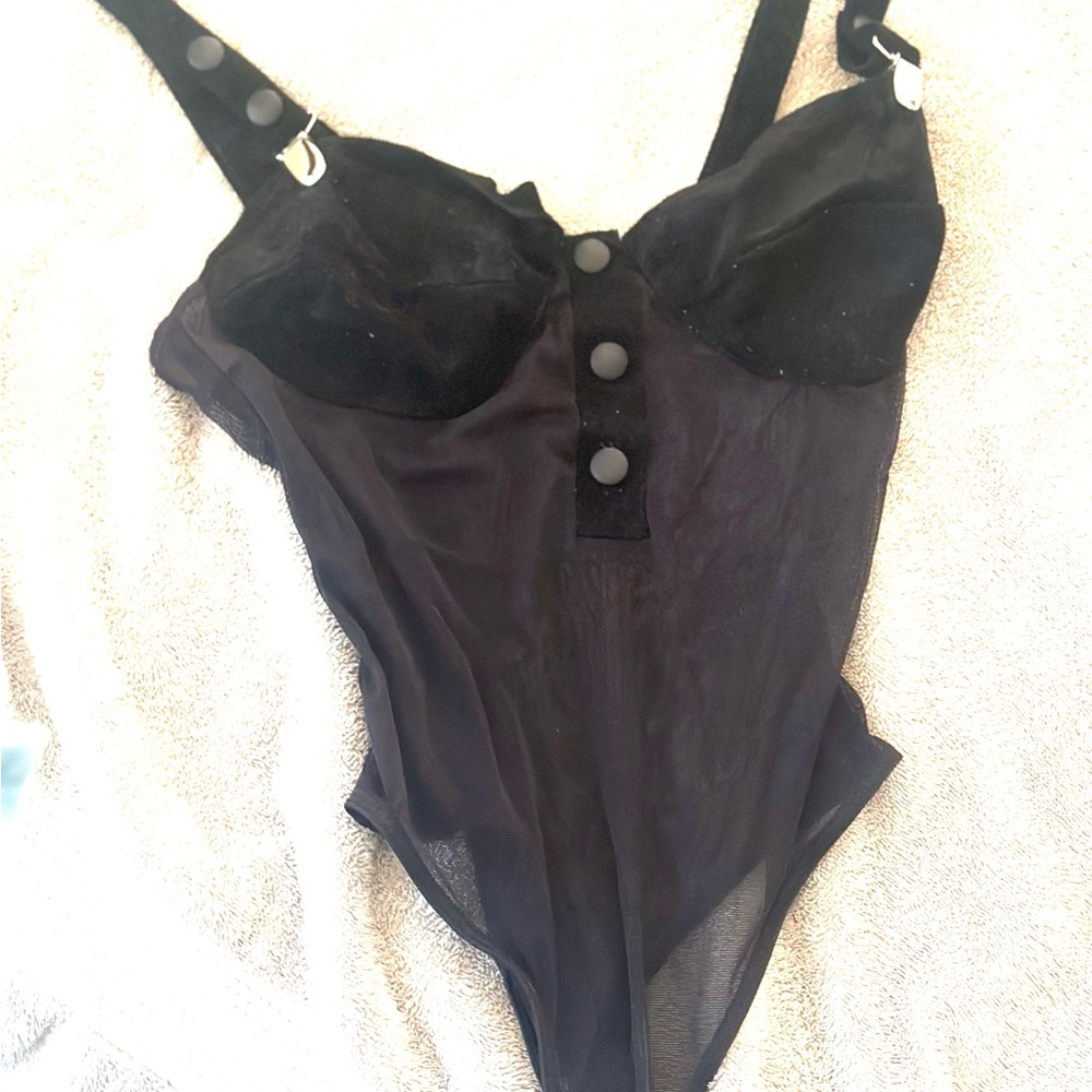Sexy teddy. soft thin suede bust & clip on straps 1980’s vintage. - Picture 4 of 9
